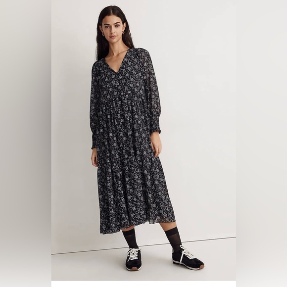 Petite Georgette V-Neck Tiered Midi Dress in Enchanted Floral in size M - Picture 1 of 2